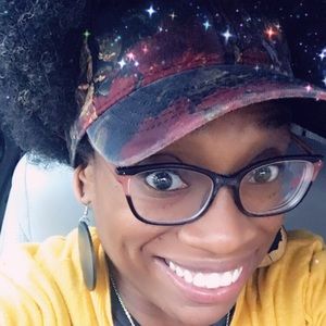 Meet your Posher, Candis